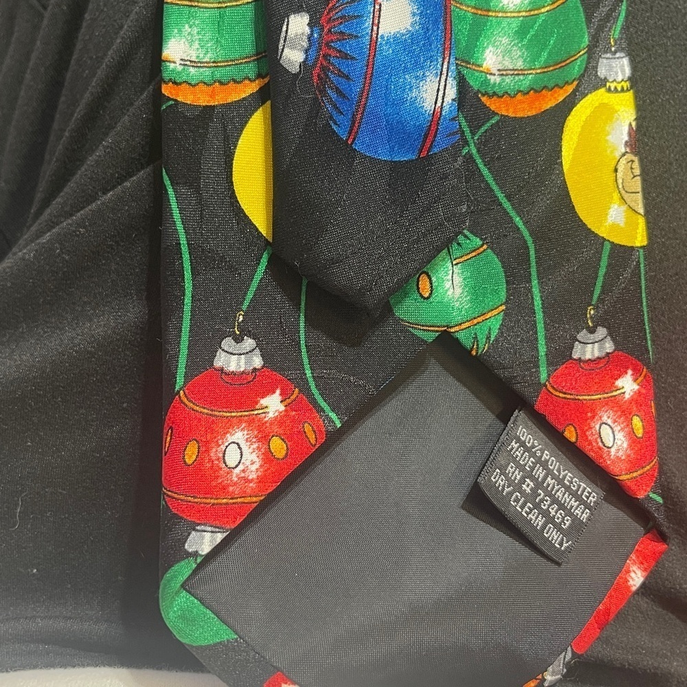 Warner Bros. Looney Tunes Christmas Tie - Green, Red, Blue - Picture 6 of 6
